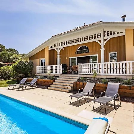 Villa Piscine 4ch Dans La Pinede A 4min De L Ocean Ag1 Lacanau