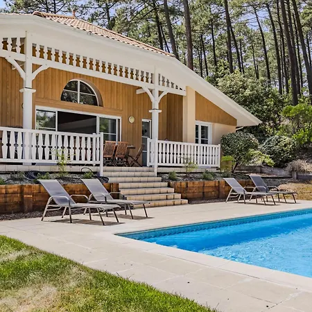 Piscine 4ch Dans La Pinede A 4min De L Ocean Ag1 Lacanau